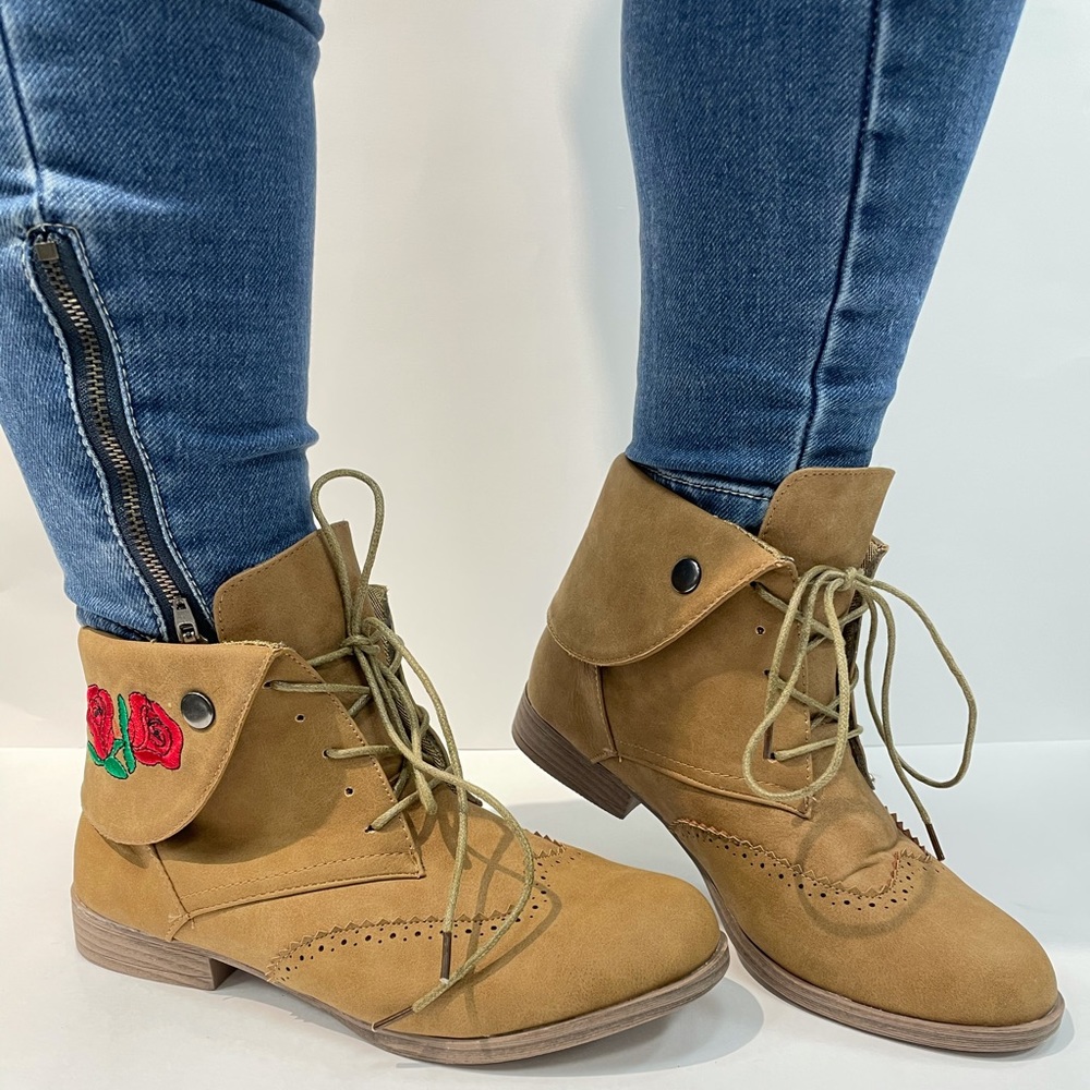 Folded Lace-up Boots